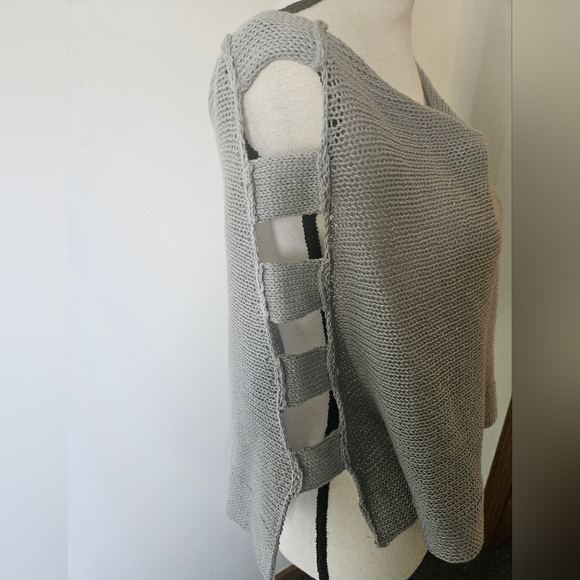 Small Boutique Brand Knit Trendy Lightweight Top Small - Picture 3 of 6